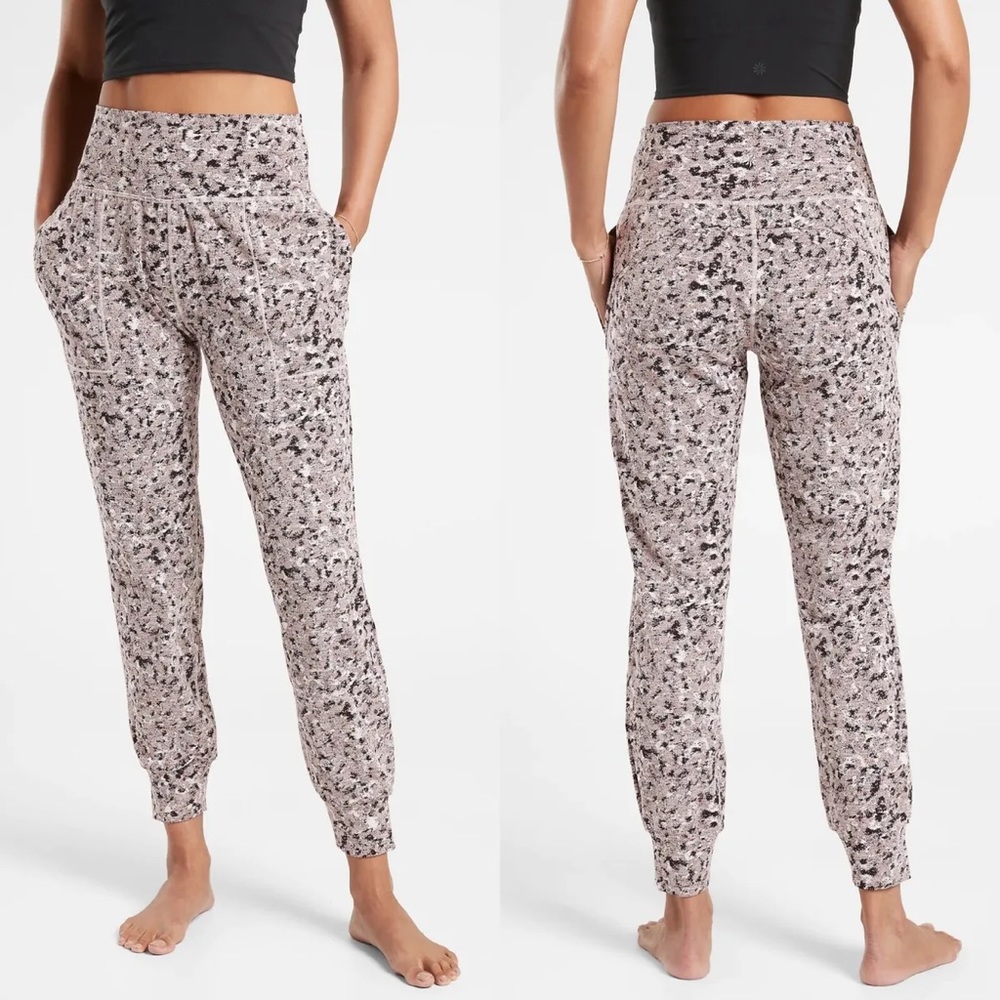 Athleta Salutation Textured Jogger - sz M